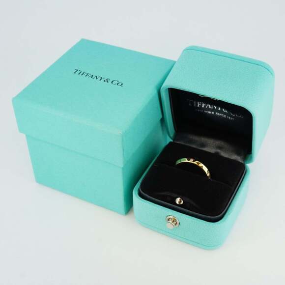 TIFFANY 18k Gold Diamond Ring - Picture 7 of 7